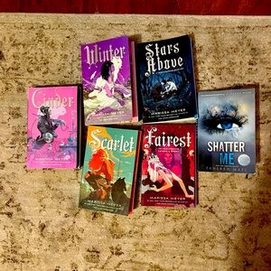 Lunar Chronicles + shatter me